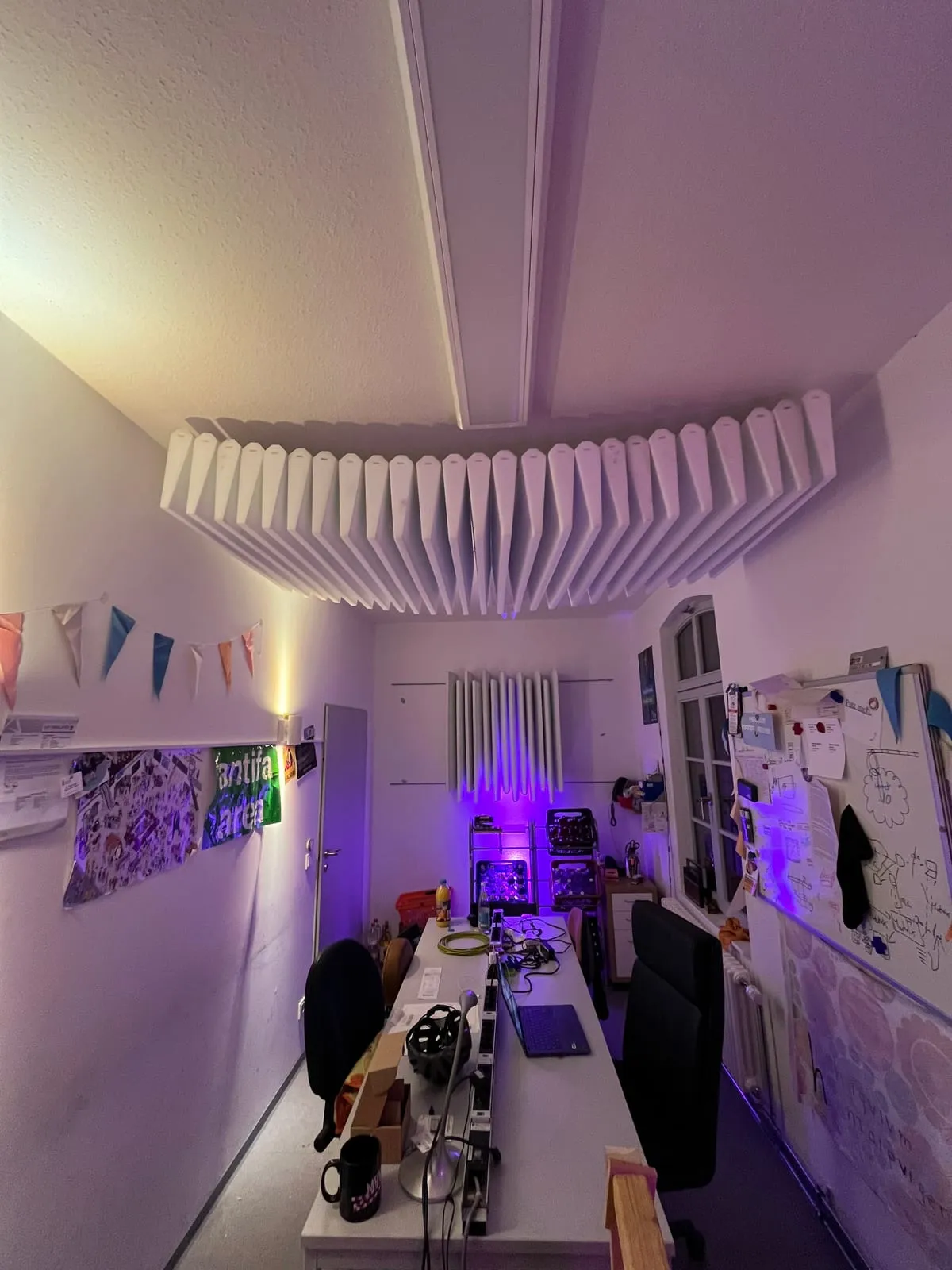 im Gruppenraum auch an der Decke